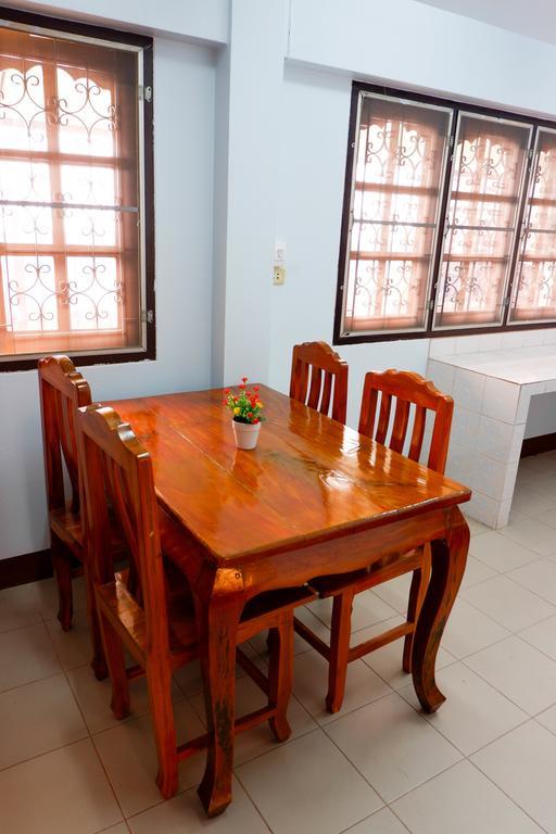 Hotel Ban Yenjid à Ayutthaya Extérieur photo