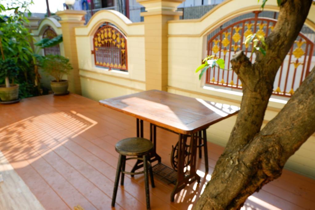 Hotel Ban Yenjid à Ayutthaya Extérieur photo