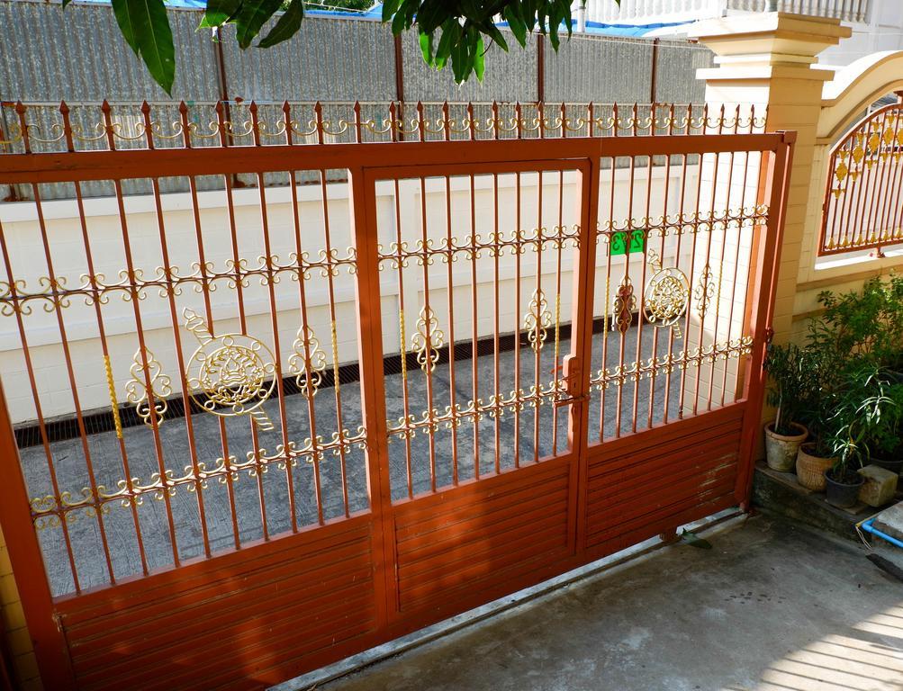 Hotel Ban Yenjid à Ayutthaya Extérieur photo