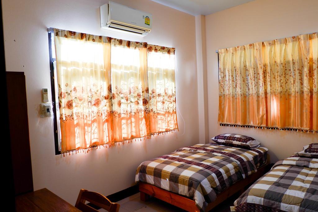 Hotel Ban Yenjid à Ayutthaya Extérieur photo