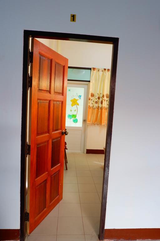 Hotel Ban Yenjid à Ayutthaya Extérieur photo