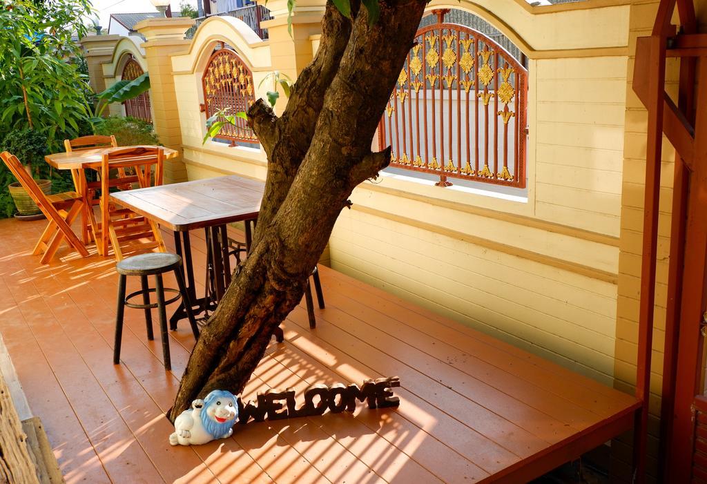 Hotel Ban Yenjid à Ayutthaya Extérieur photo
