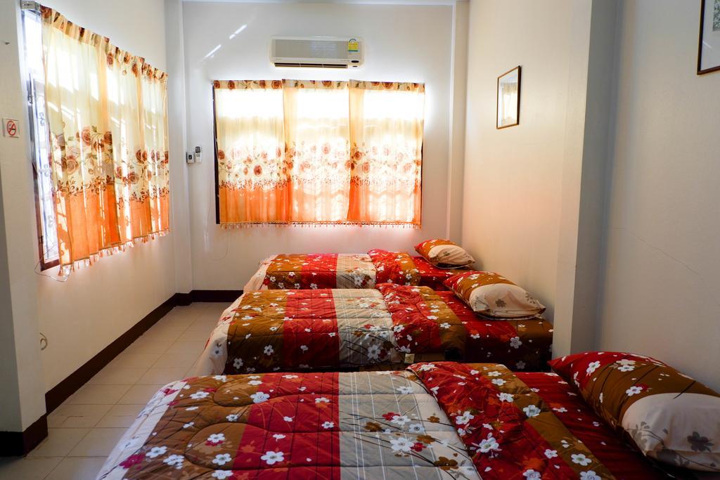 Hotel Ban Yenjid à Ayutthaya Extérieur photo