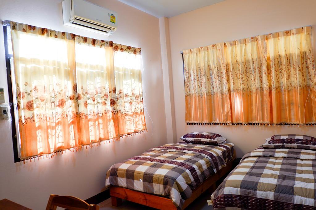 Hotel Ban Yenjid à Ayutthaya Extérieur photo