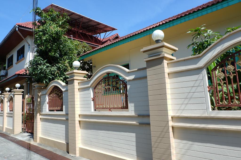 Hotel Ban Yenjid à Ayutthaya Extérieur photo