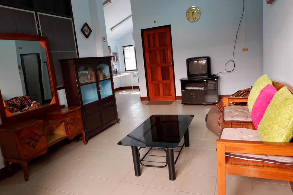 Hotel Ban Yenjid à Ayutthaya Extérieur photo
