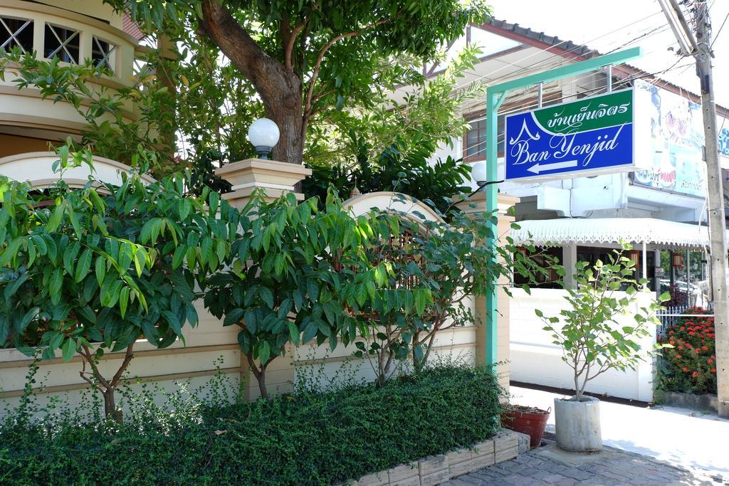 Hotel Ban Yenjid à Ayutthaya Extérieur photo