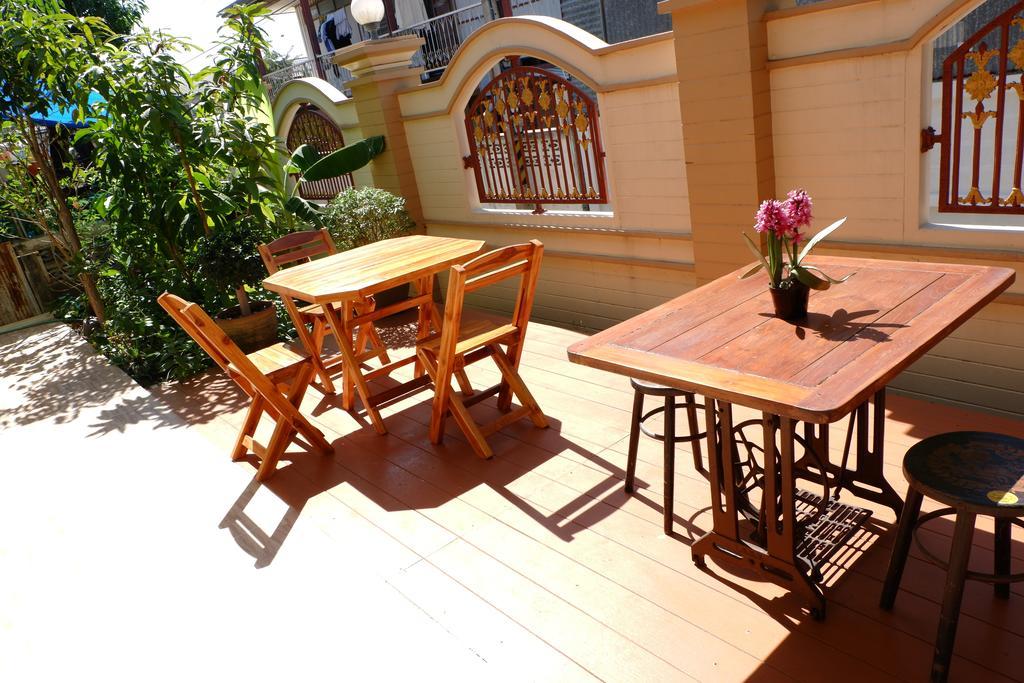Hotel Ban Yenjid à Ayutthaya Extérieur photo
