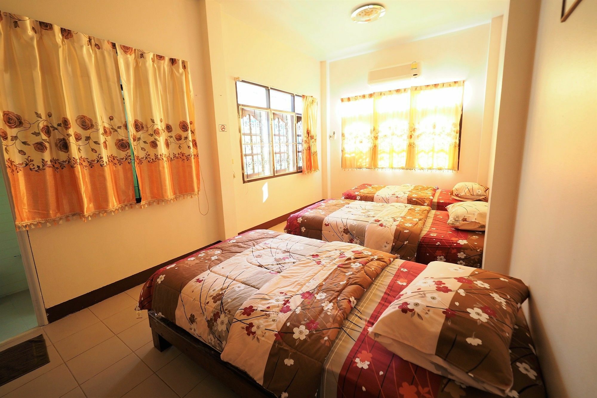 Hotel Ban Yenjid à Ayutthaya Extérieur photo